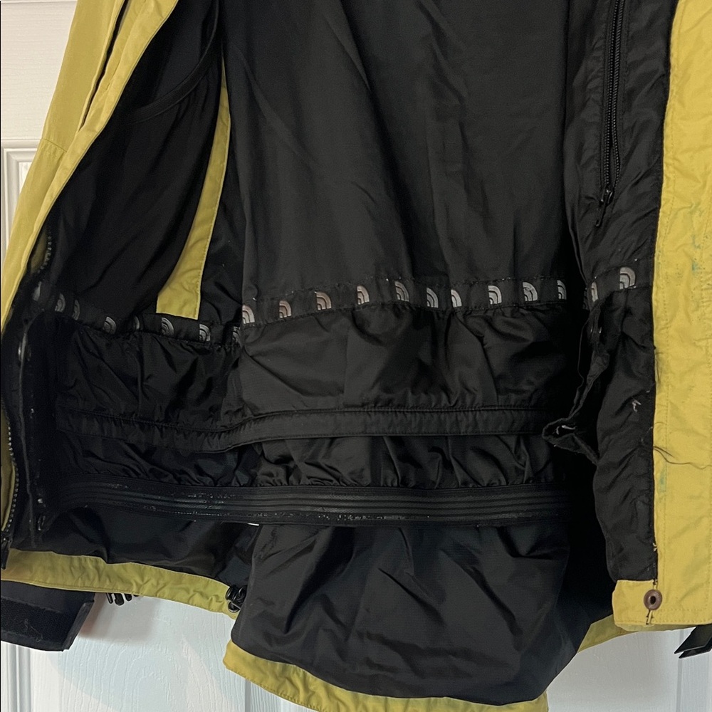 The North Face Women's light green, blue and Black Ski Jacket - Picture 7 of 9